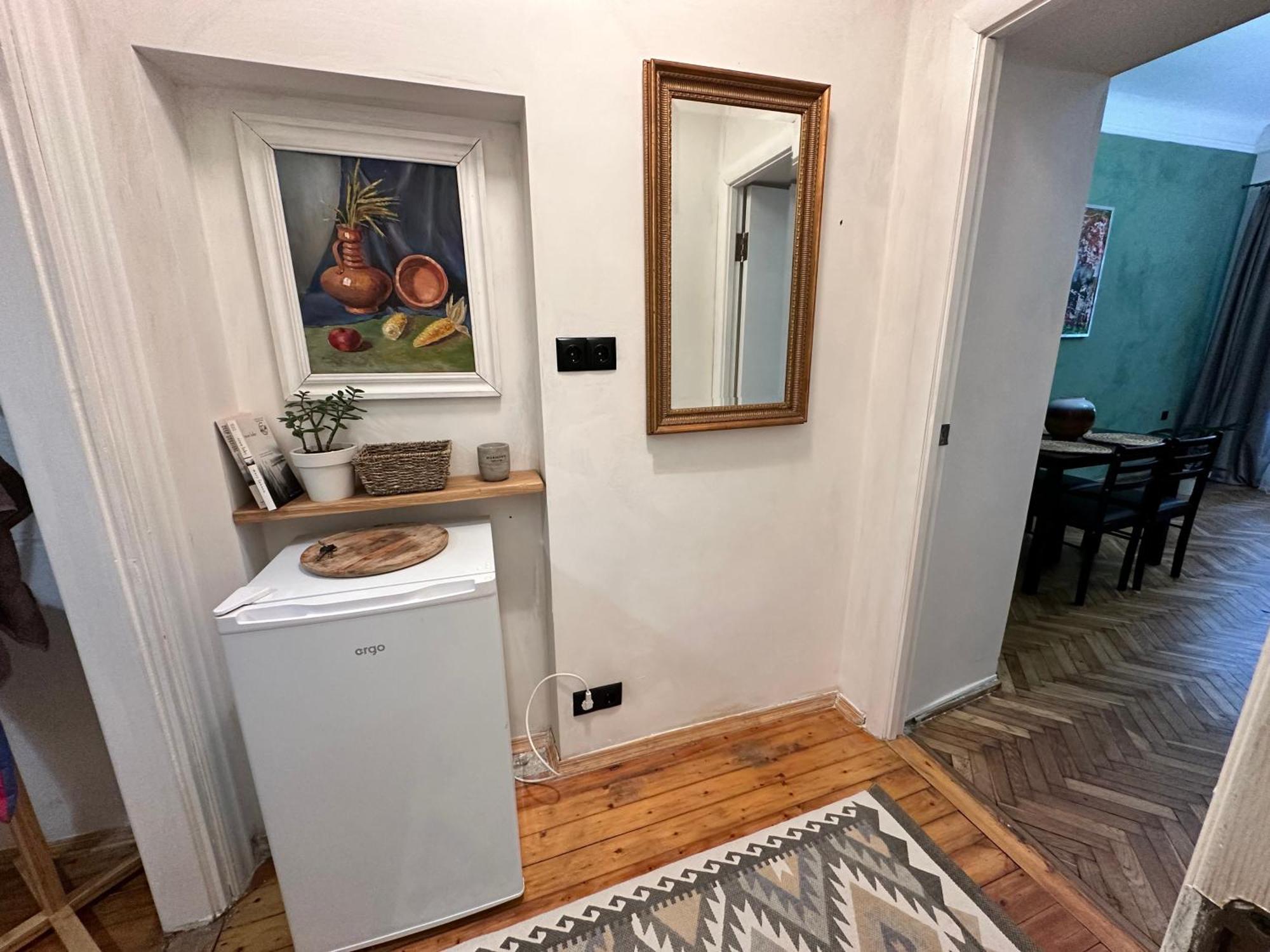 Art Apartment On Kylisha Str Lviv Buitenkant foto