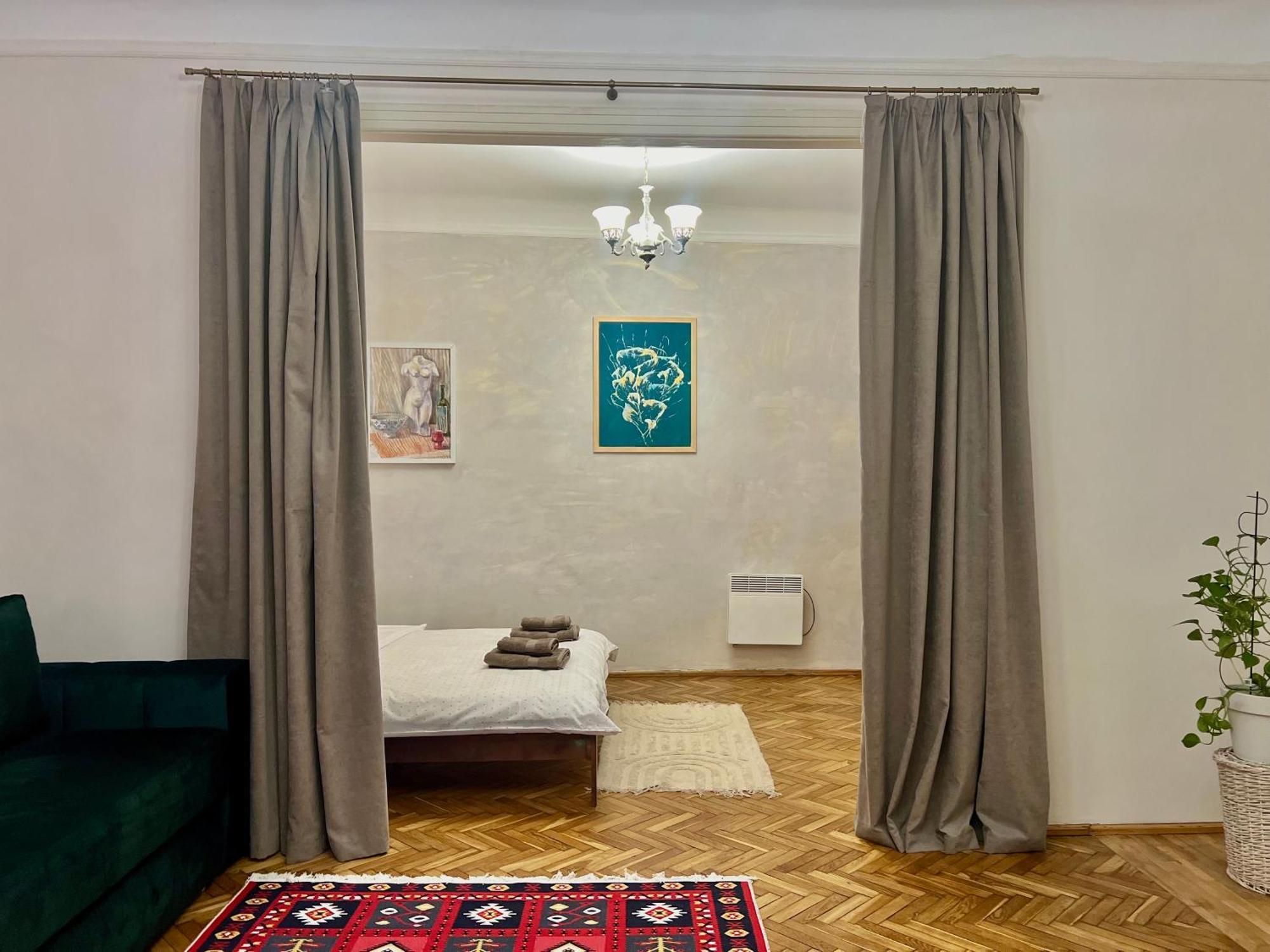 Art Apartment On Kylisha Str Lviv Buitenkant foto