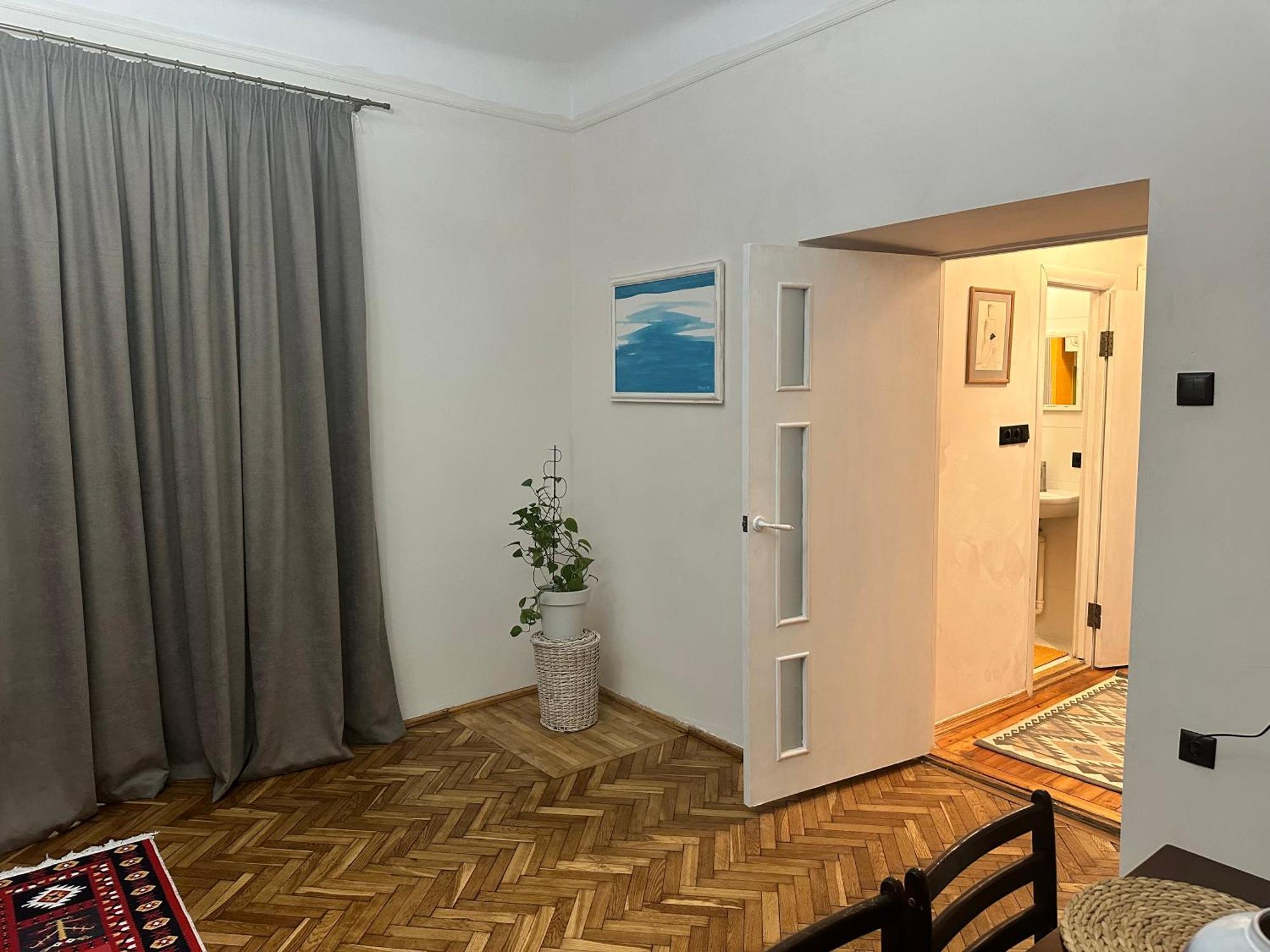 Art Apartment On Kylisha Str Lviv Buitenkant foto