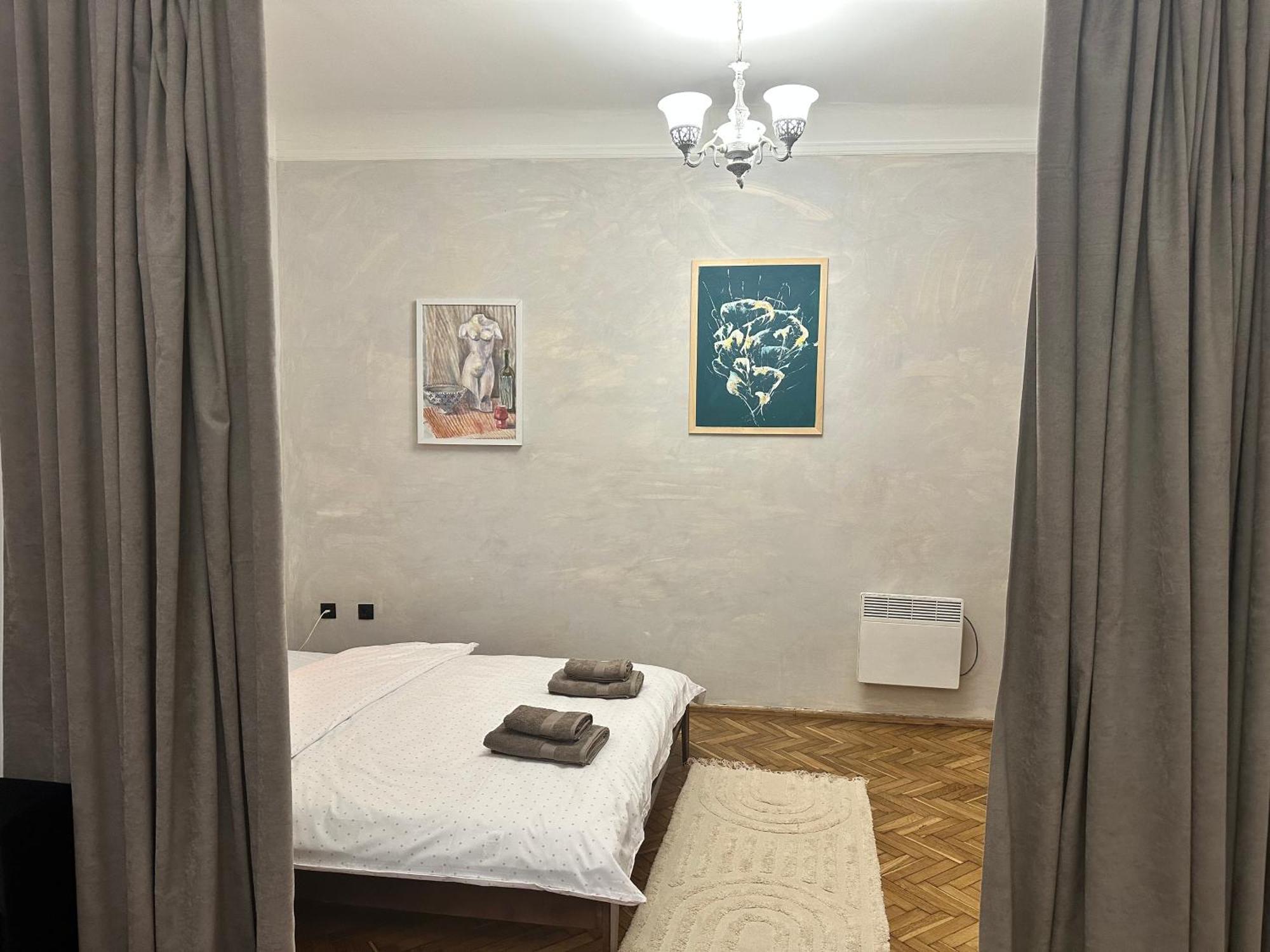 Art Apartment On Kylisha Str Lviv Buitenkant foto
